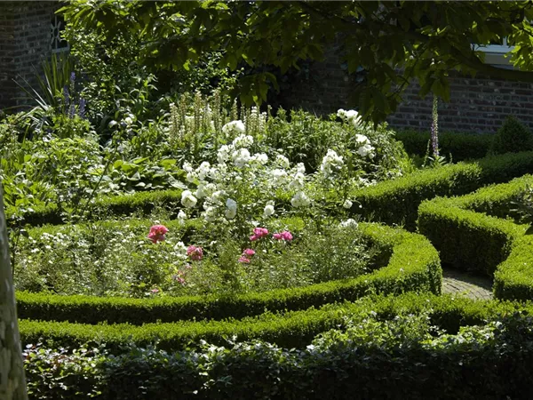 Einen Bauerngarten anlegen – Mehr als nur ein spießiger Nutzgarten