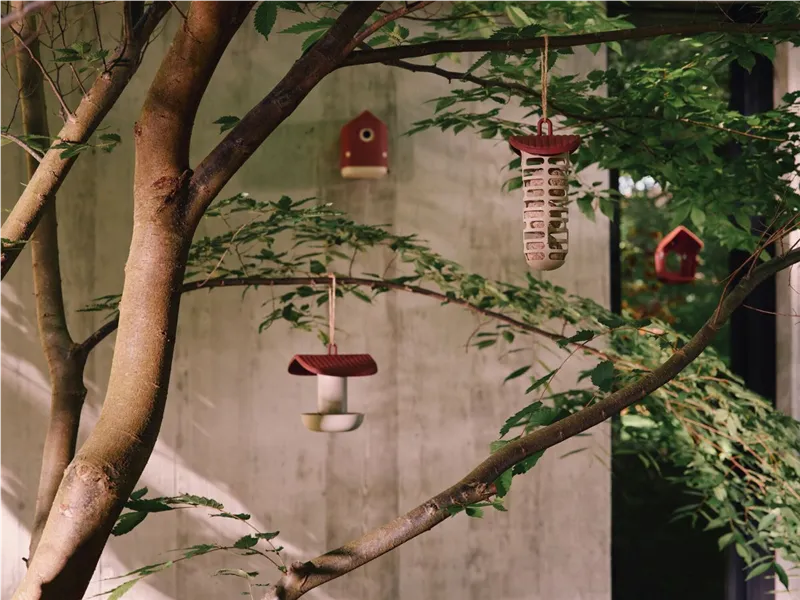 Elho Meisenknödelhalter Cosy in Rot im Baum